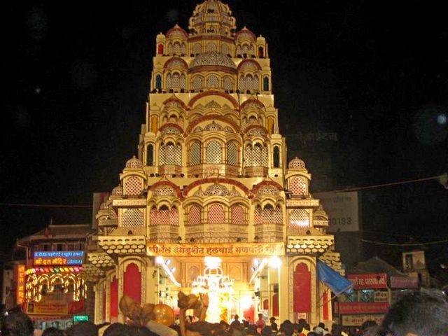 [Image: dagdusheth-halwai-ganapati-temple-pune.jpg]